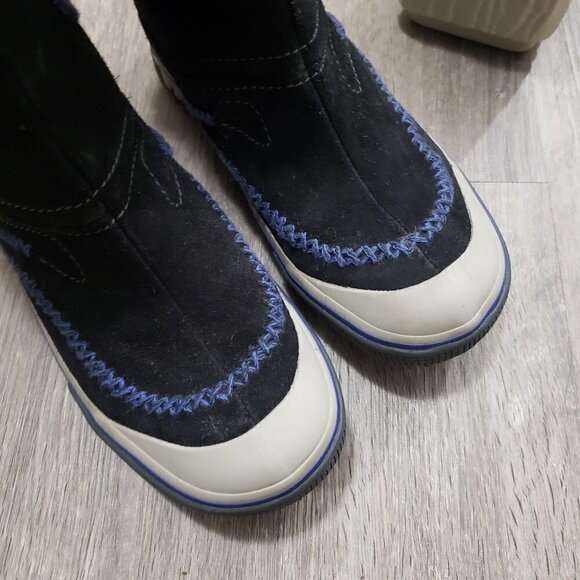 Merrell Women's Black and Blue Plaid Winter Boots - Picture 5 of 10